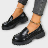 Schwarzer Damen-Mokassin mit orthopädischer Sohle und breitem Riemen