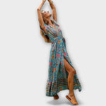 Shylin Boho-Maxikleid mit Blumenmuster, V-Ausschnitt und seitlichem Schlitz, fließender Rüschensaum.