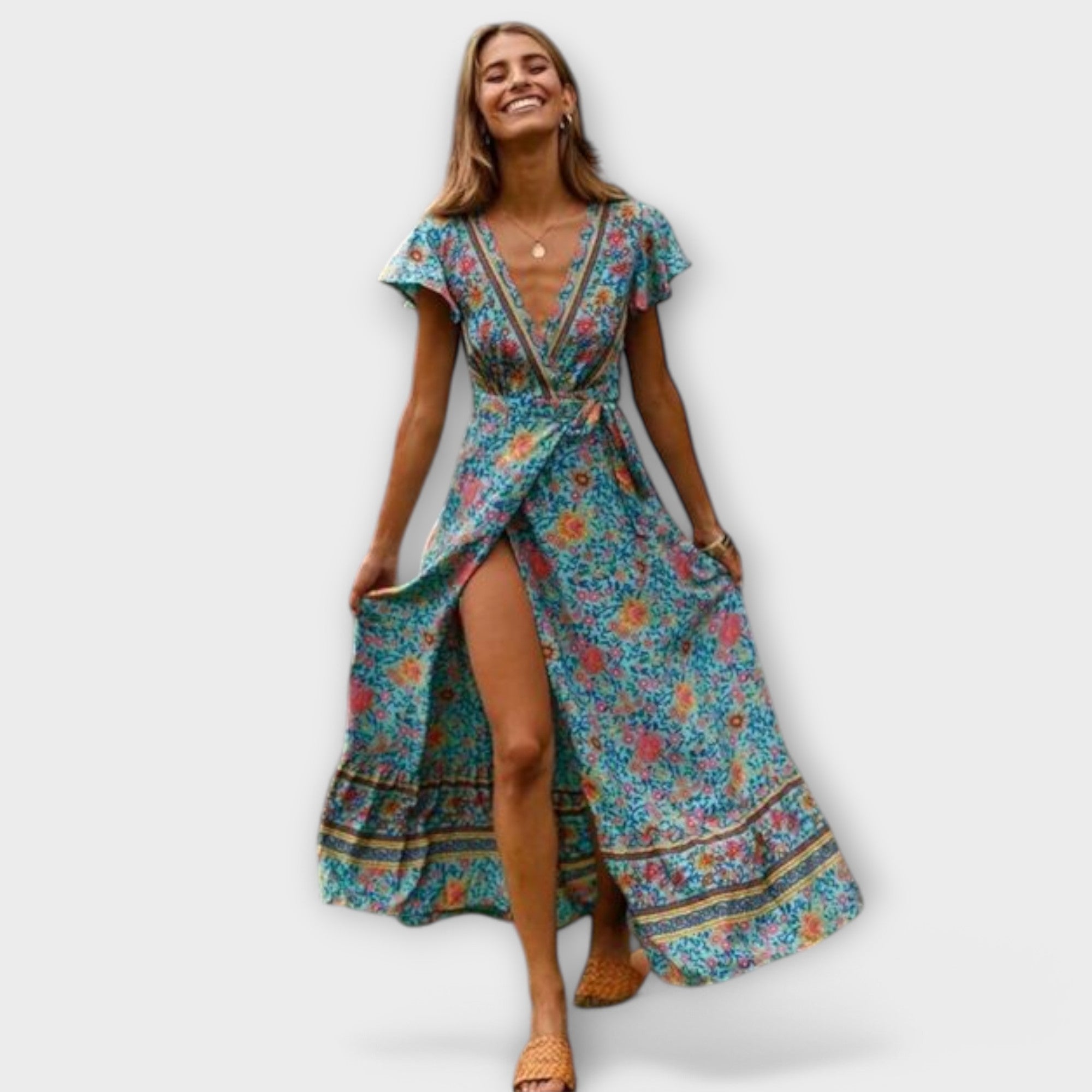 Shylin Boho-Maxikleid, floraler Türkis-Look, Wickeloptik mit Schlitz, geraffter Rocksaum.