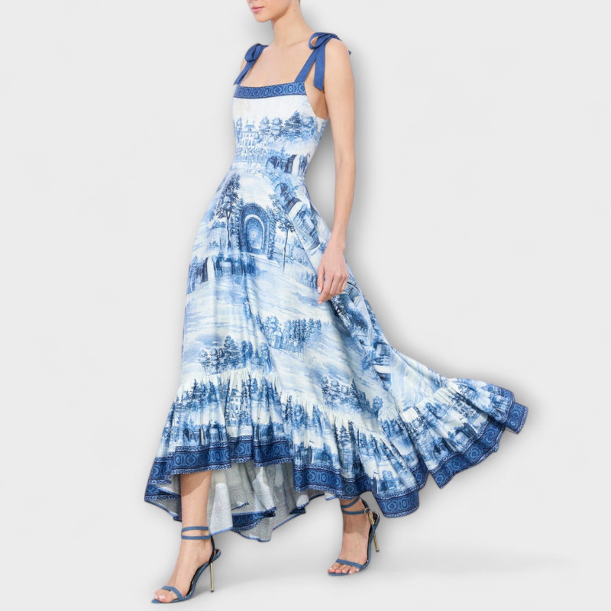 Maxikleid mit Trägern und Schleifen, blau-weiß gemustert, volantierter Saum