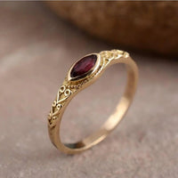 Antiker Goldring mit Rotem Kristall