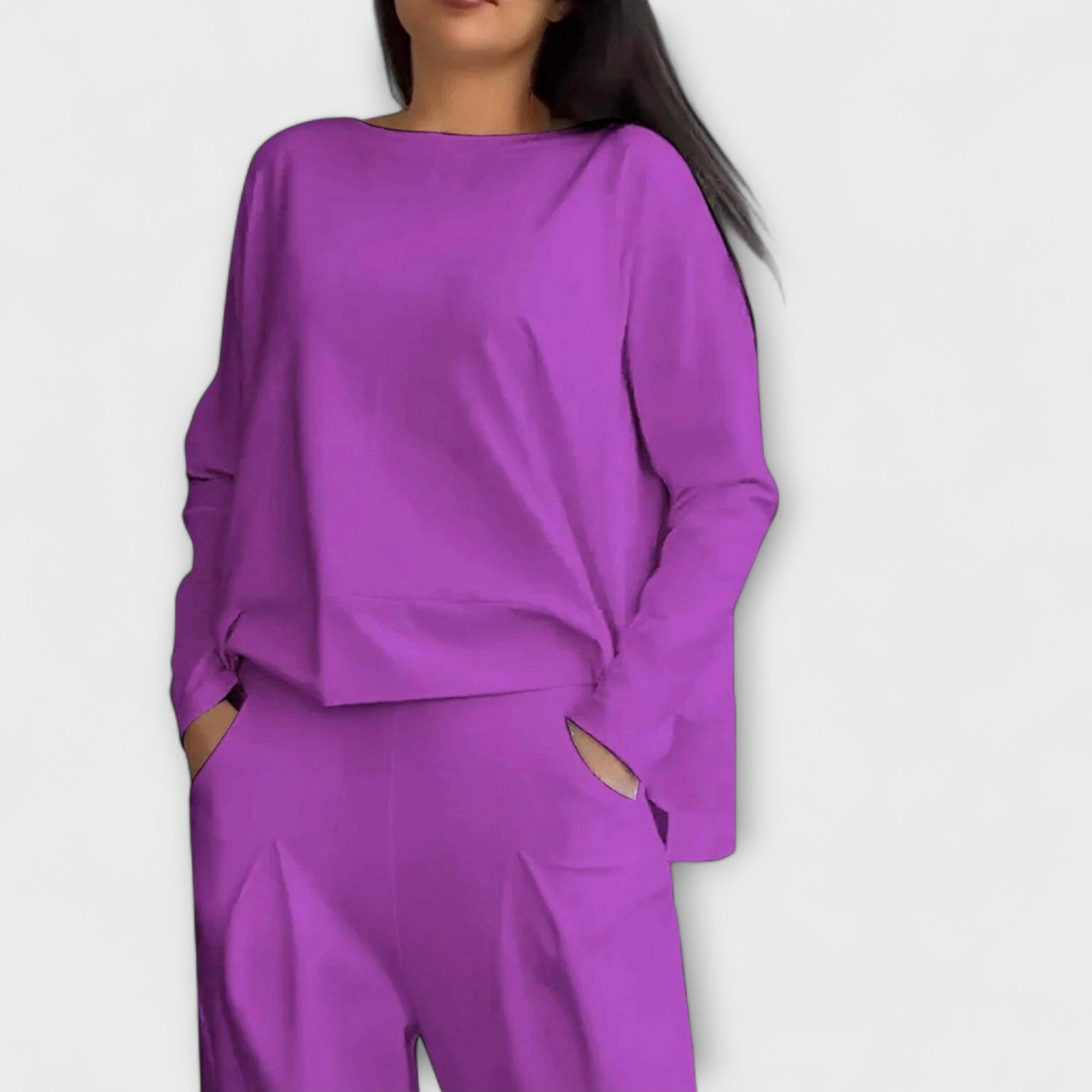 Zweiteiliges Lounge-Set in Lila: Langarm-Top und Hose mit seitlichem Schlitzdetail