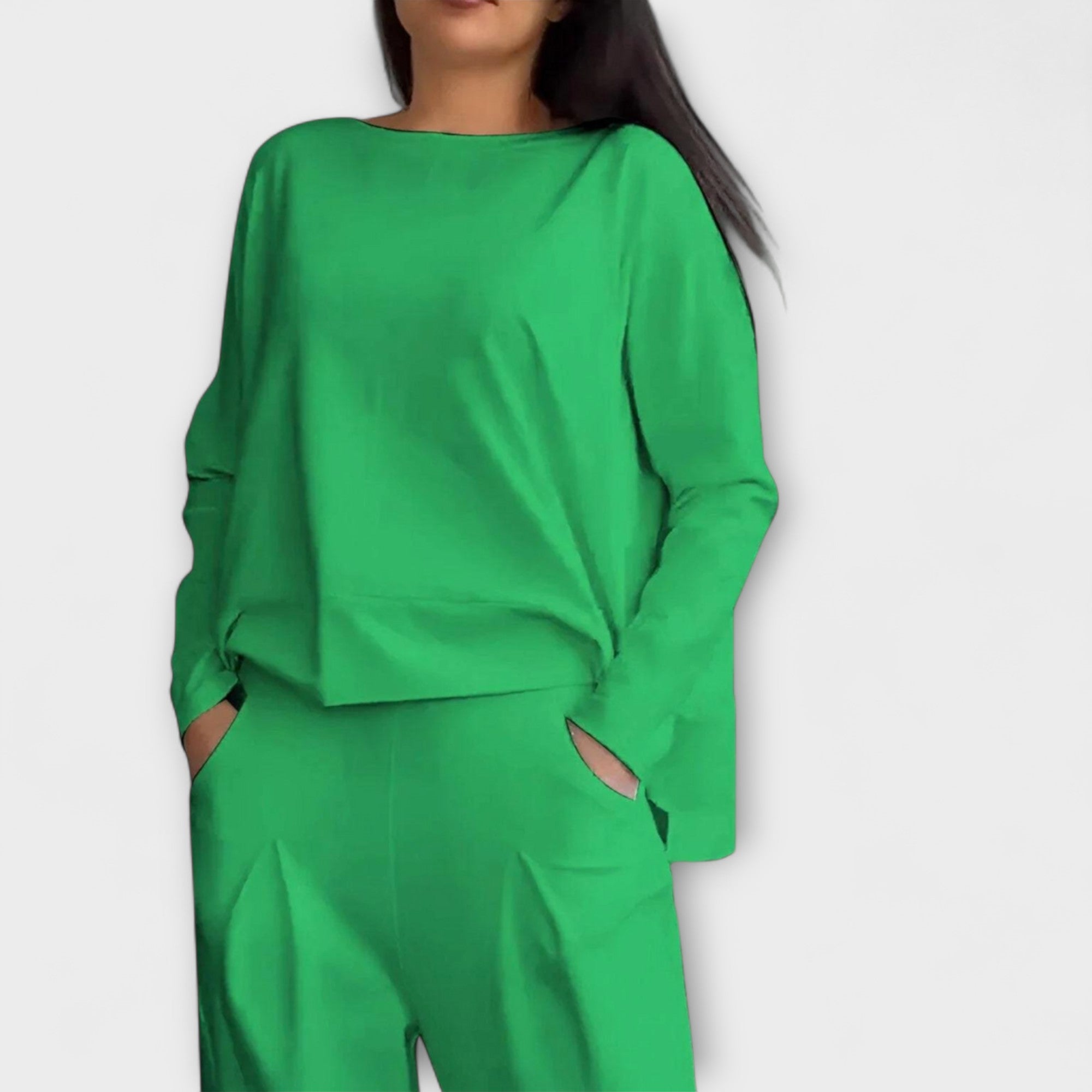 Zweiteiliges Lounge-Set in Grün: Langarmshirt und Hose mit geradem Bein