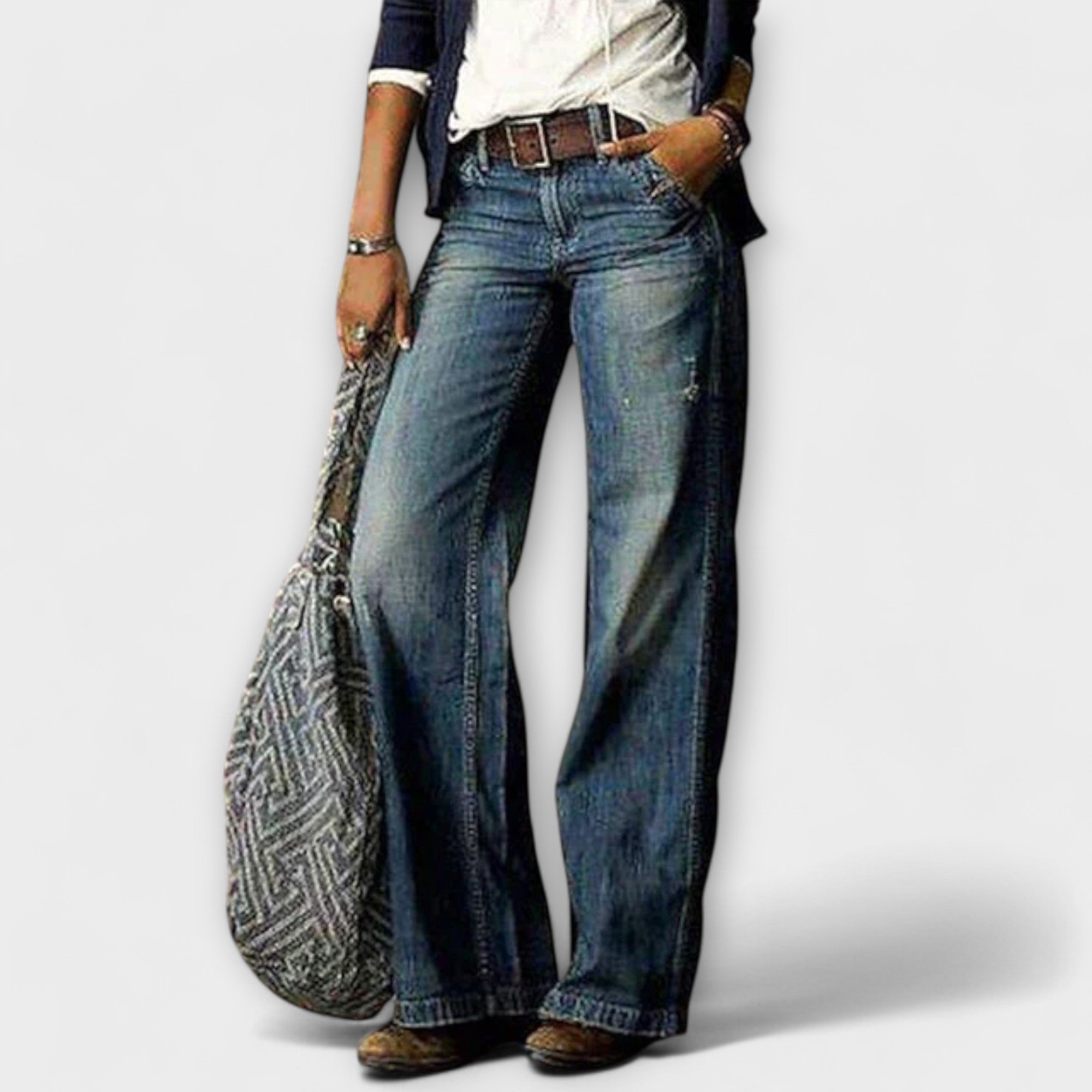 Mittelblaue Denim-Hose mit weitem Bein, Knopf- und Reißverschluss, fünf Taschen
