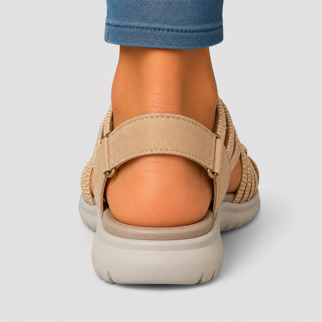 Beige Rückansicht: Sandale mit Klettverschluss und gepolsterter Sohle