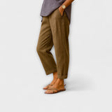Luftige Sommerhose in Khaki mit Knopfleiste und umgeschlagenem Beinabschluss