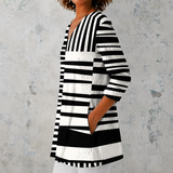 Lange Leinenbluse mit V-Ausschnitt und Schwarz-Weiß-Streifen-Patchwork