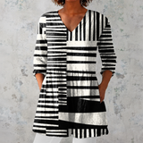 Lange Leinenbluse mit V-Ausschnitt, grafischem Schwarz-Weiß-Streifen-Patchwork