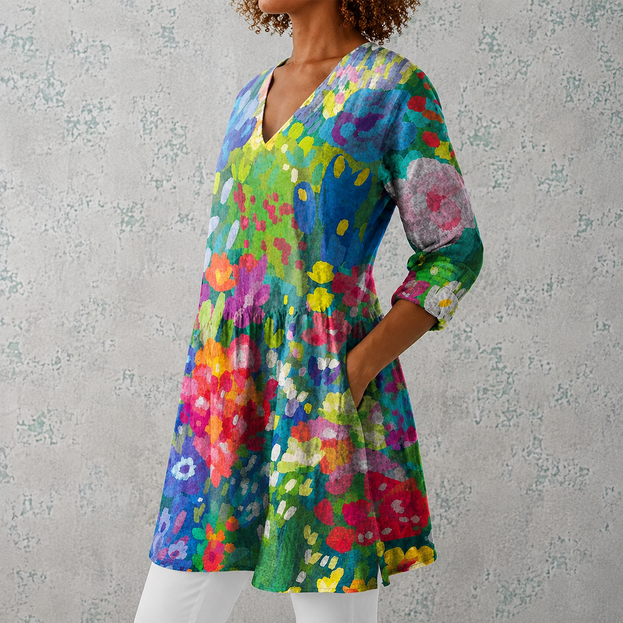 Lange Leinenbluse mit buntem Aquarell-Blumenmuster, V-Ausschnitt, lockere 3/4-Ärmellänge