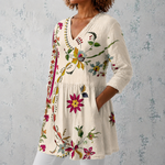 Lange Leinenbluse in Beige mit V-Ausschnitt und großem Blumenmotiv, 3/4-Ärmel