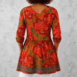 Lange Leinenbluse Rot-Orange mit großem Blumenprint und gewebtem Saum, 3/4-Ärmeln
