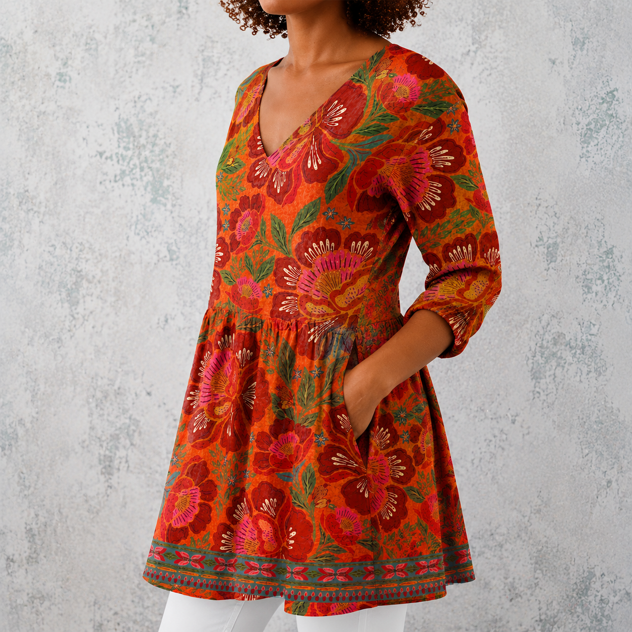 Lange Leinenbluse Rot-Orange mit folkloristischem Blumenmuster, V-Ausschnitt und 3/4-Ärmeln