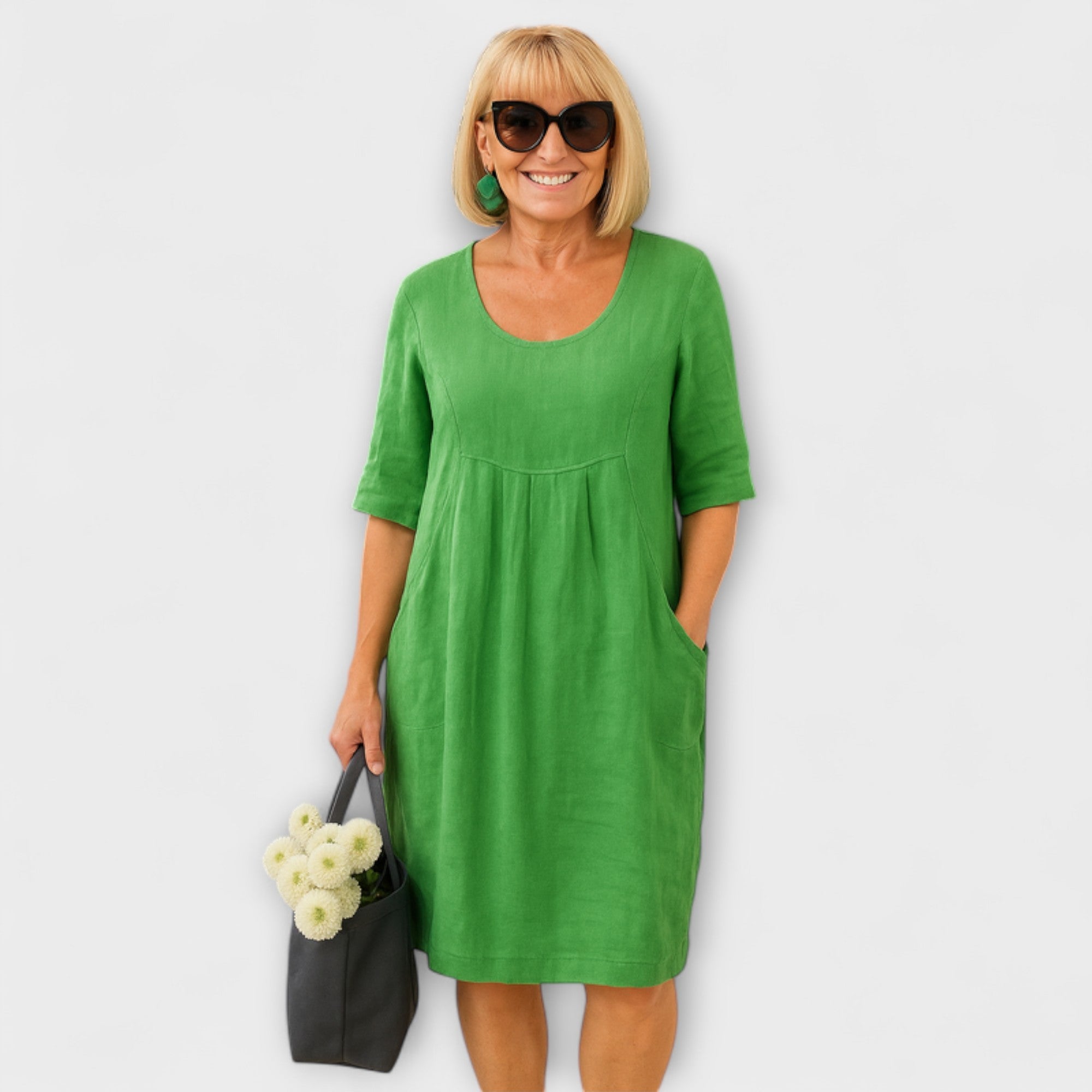 Lässiges Leinenkleid mit Taschen, grün, kurzarm, Rockteil mit Falten.