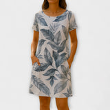 Willow Breeze-Kleid hellbeige mit blaugrauen Blattmotiven, kurze Ärmel, knielang