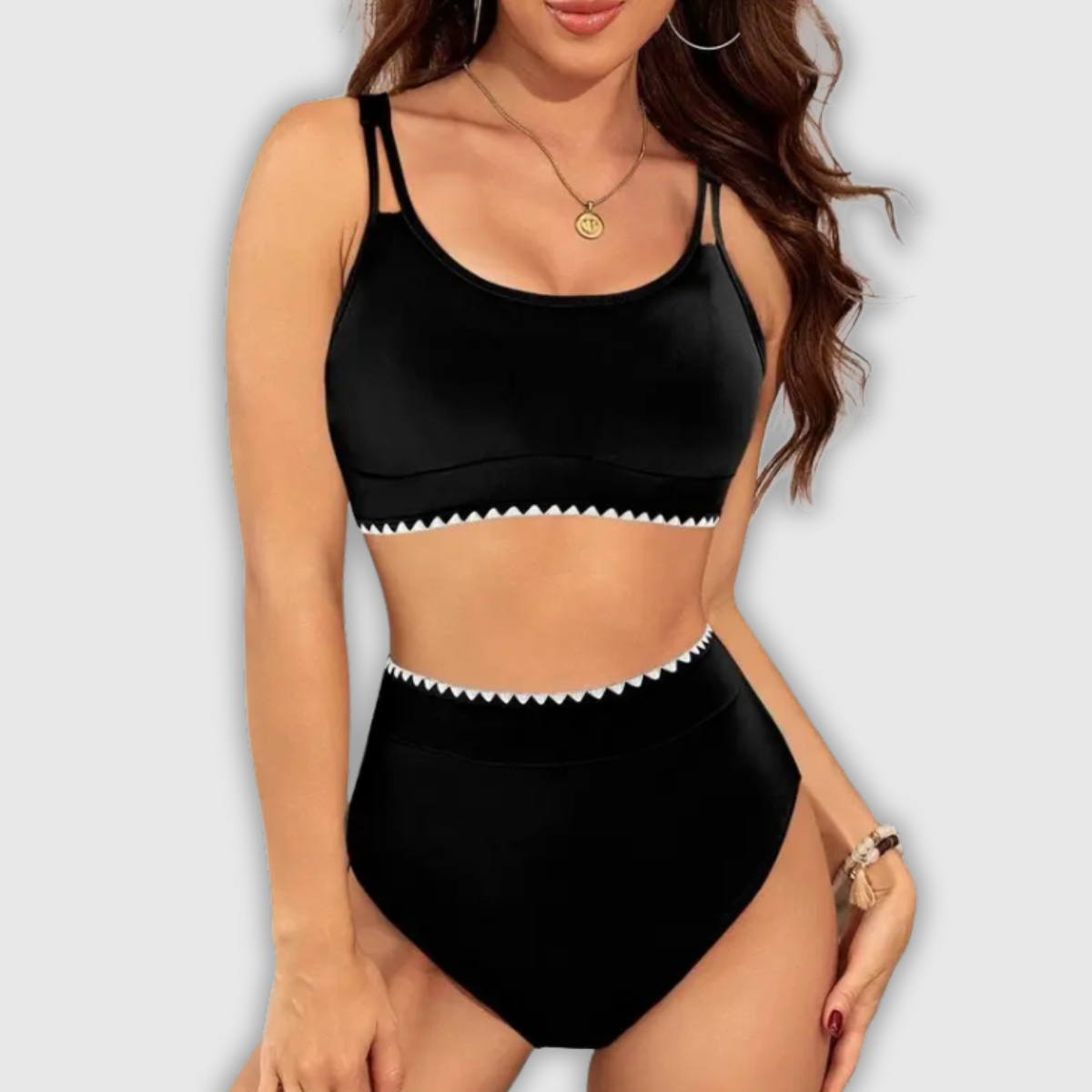 Schwarzer Bauchweg-Bikini: BH und High-Waist-Slip mit Zackenbordüre