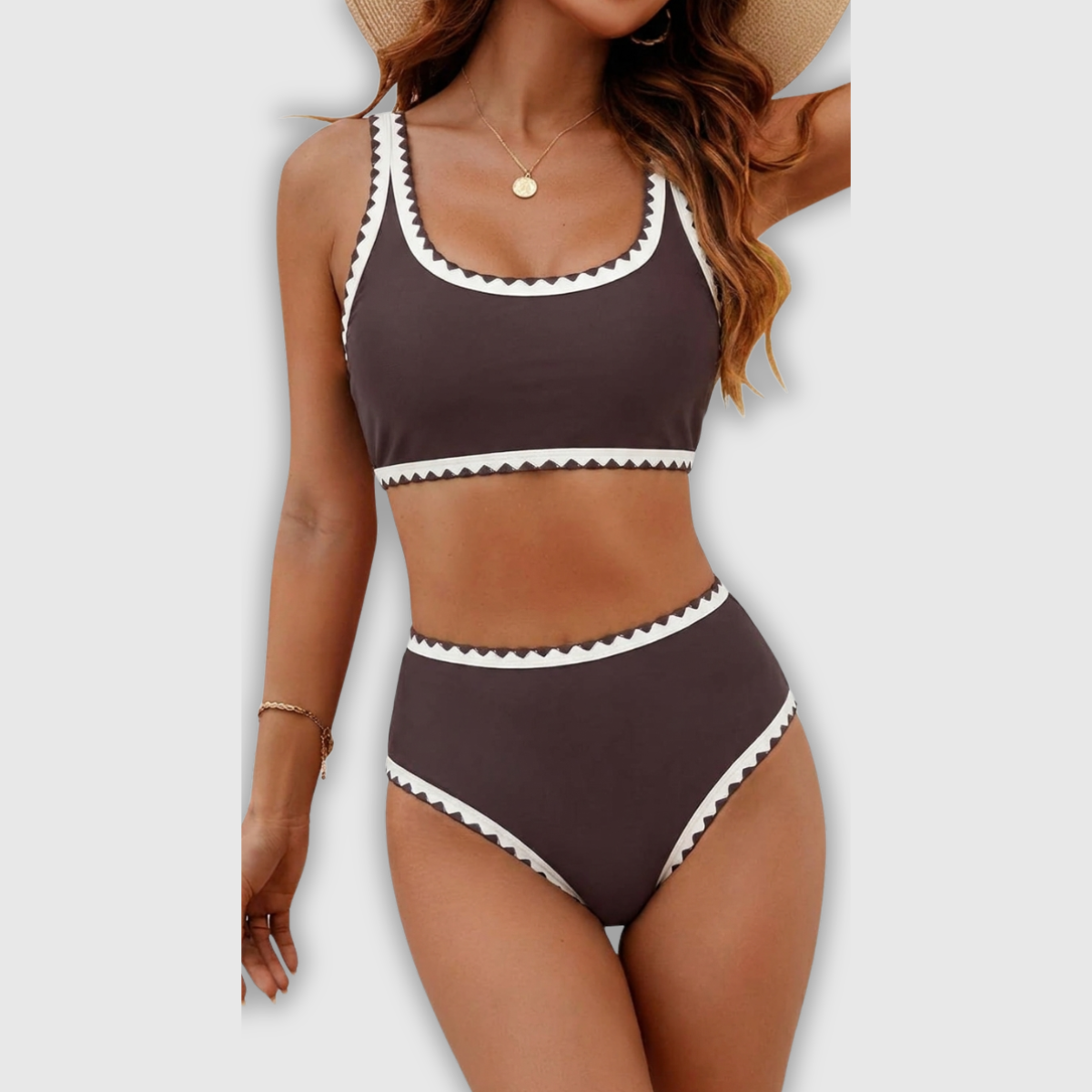 Bauch-Weg-Bikini in Schwarz mit weißem Zackenband, Neckholder-BH und hohen Slips