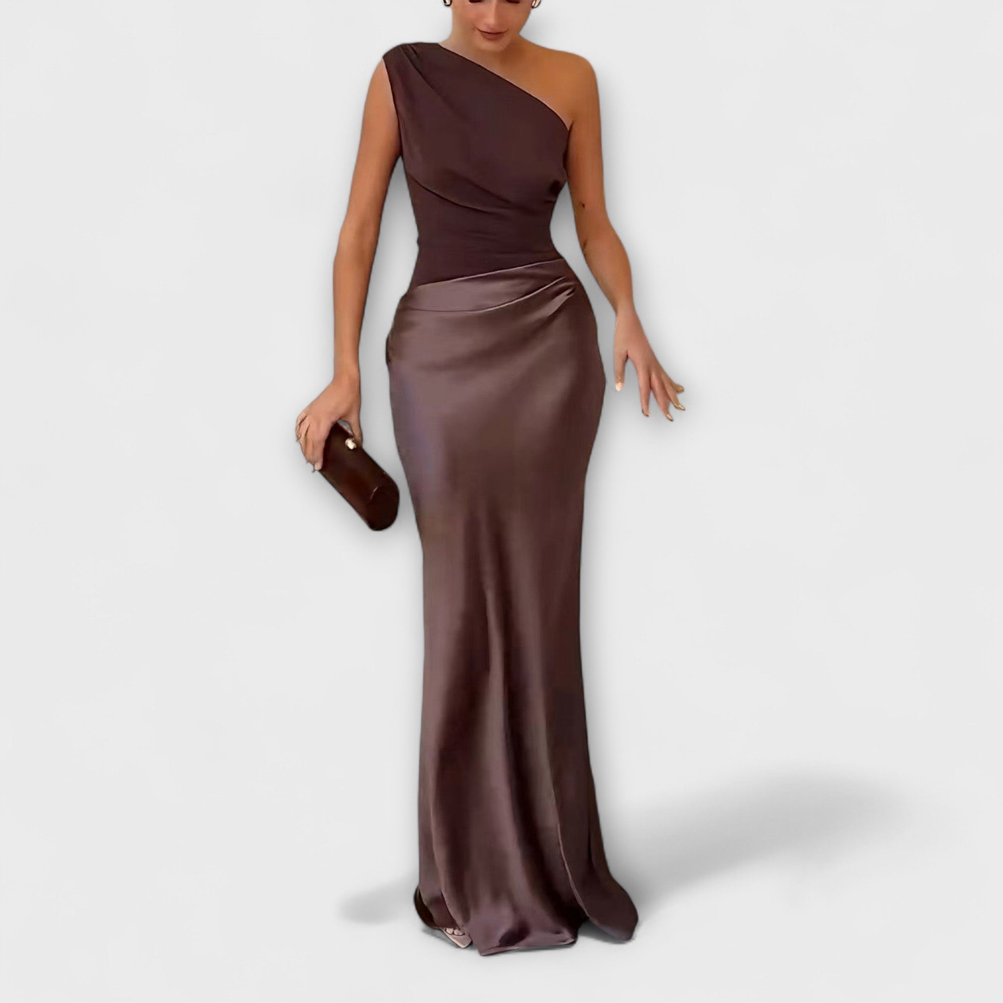 Ein-Schulter Maxi-Kleid mit diagonaler Faltennaht, dunkelbraun-burgunder Satinlook