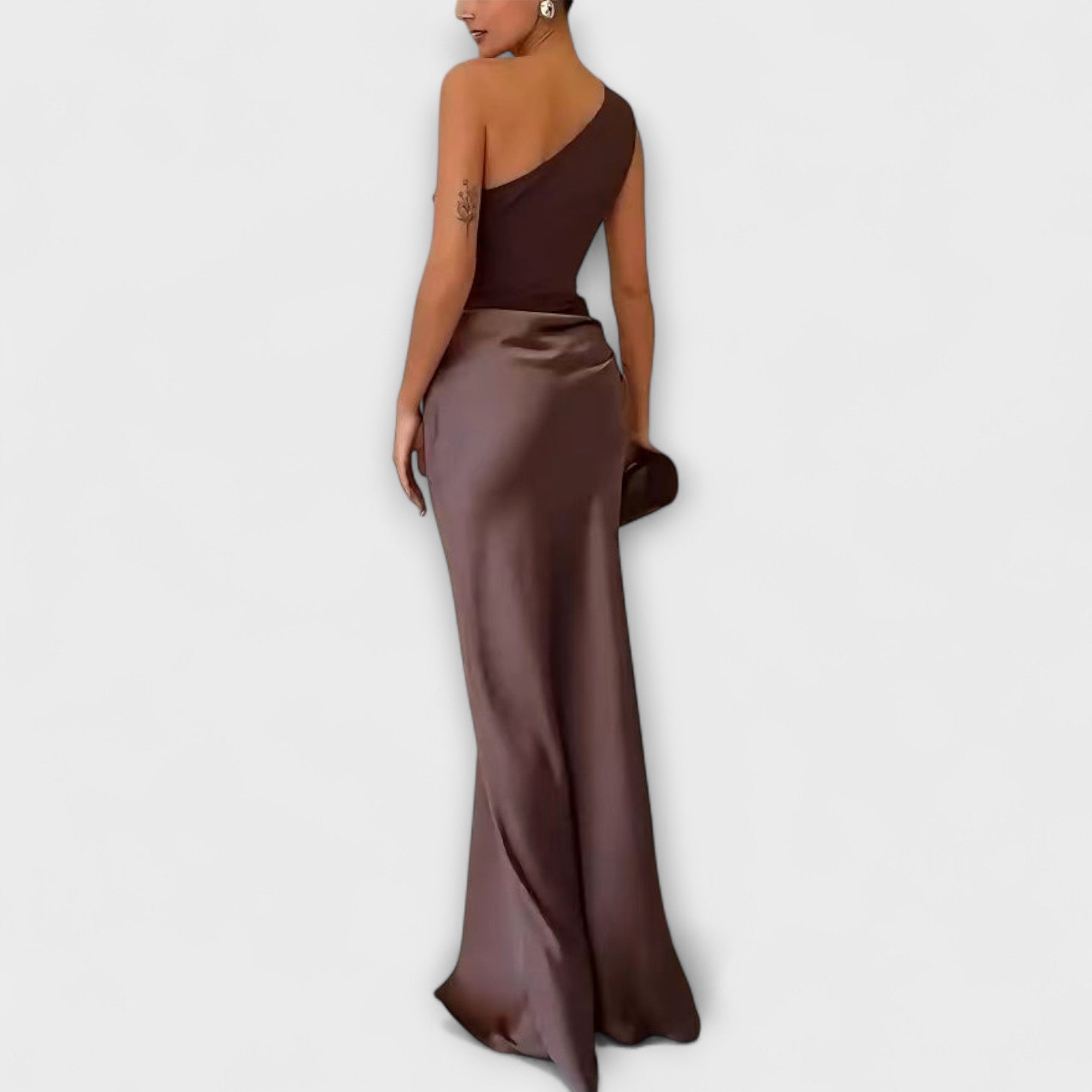 Ein-Schulter Maxi-Kleid mit Raffung und Seitenschlitz, dunkelbraun-burgunder Glanzstoff