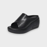 Orthopädische Keilsandale schwarz, offene Spitze, Slipper-Form mit breitem Kantenpolster