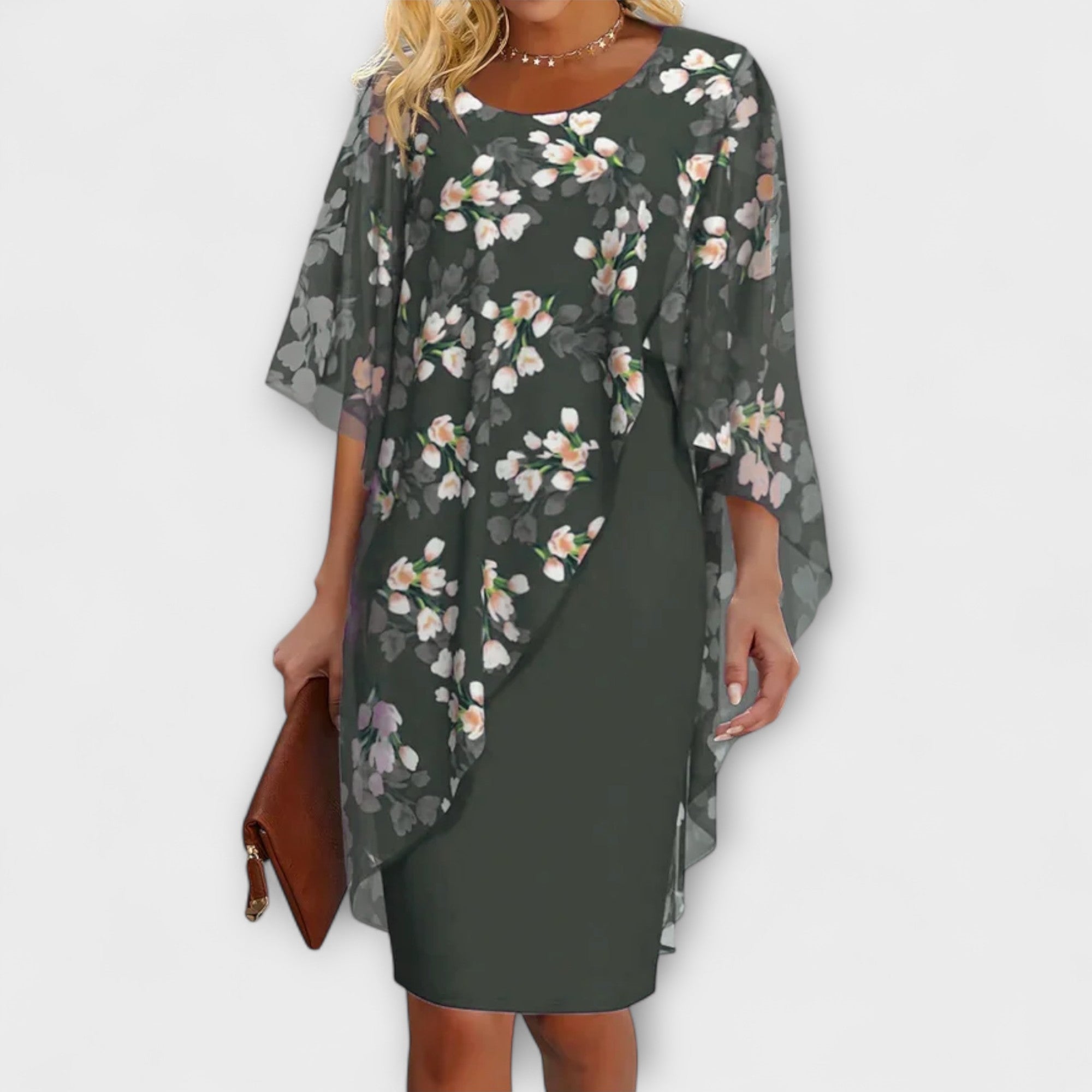 Chiffon-Damenkleid in Armeegrün mit floralen Blüten und schimmerndem Chiffon-Überwurf