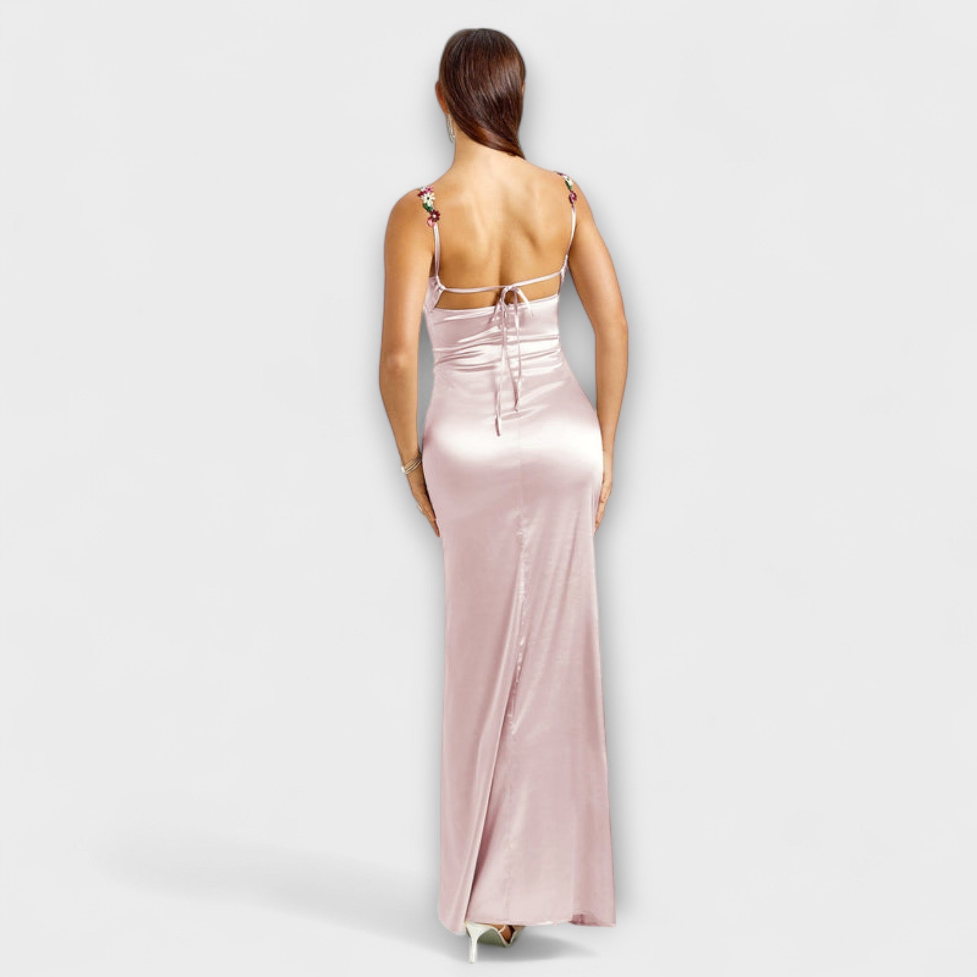 Satin-Kleid Rosa, Rückansicht mit Trägerschnürung und bestickten Trägern