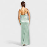 Satin-Kleid Salbeigrün, Rückansicht mit Trägerschnürung und bestickten Trägern