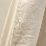 Klassischer Strickcardigan in Beige mit Stehkragen und feiner, wolliger Textur