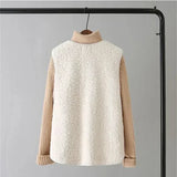 Klassischer Strickcardigan in Beige von hinten mit Stehkragen und teddyartiger Oberfläche