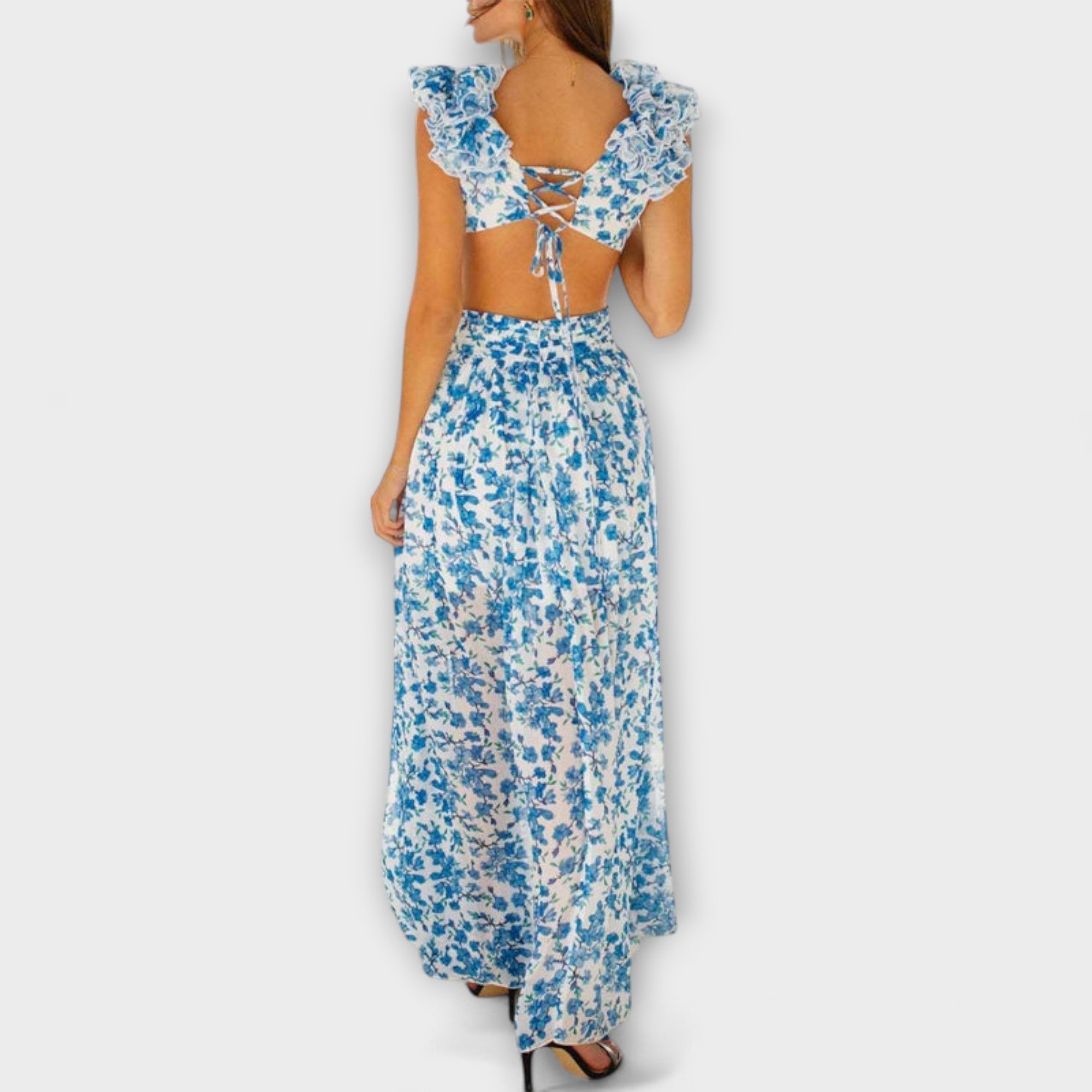 Blaues Maxikleid mit offenem Rücken, Cut-out am Oberteil und Rüschenärmeln