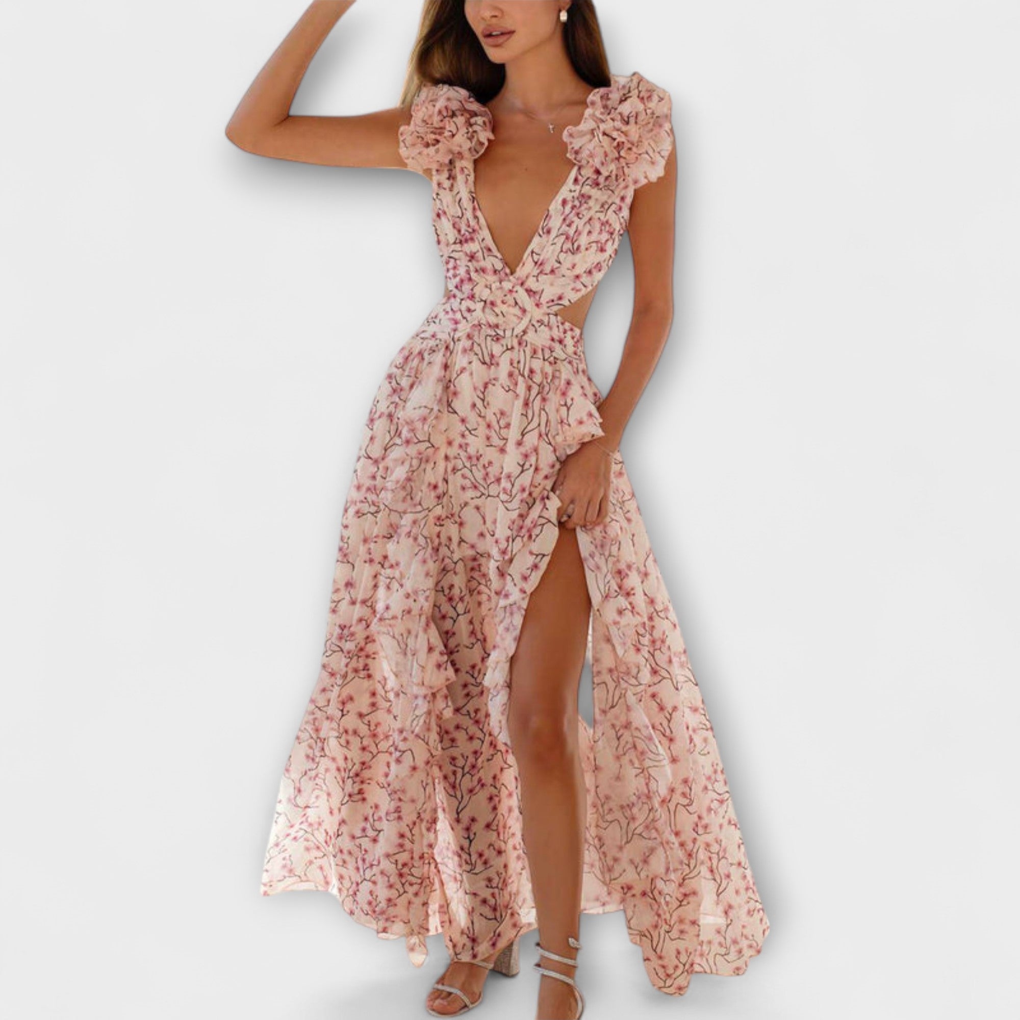 Rosa Maxikleid mit V-Ausschnitt, Rüschen an den Schultern und Cut-out an der Taille