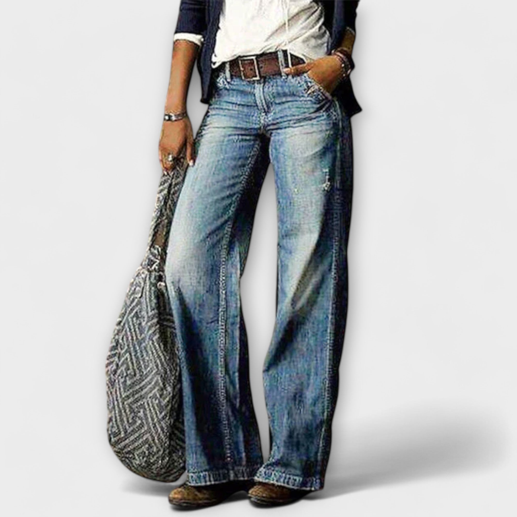 Helle blaue Denim-Hose mit weitem Bein, Knopf- und Reißverschluss, fünf Taschen