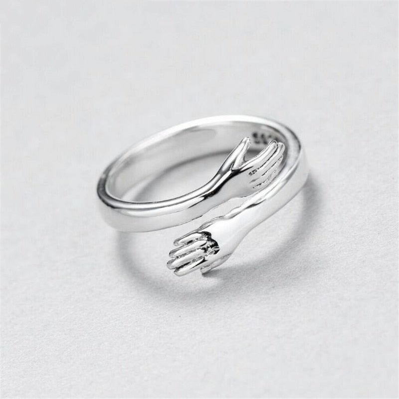 Verstellbarer Silberring mit Hug-Design und Handgravur