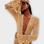 Strickkleid mit tiefem V-Ausschnitt und goldenen Pailletten, weite Ärmel