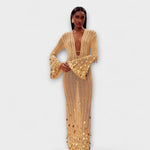 Maxi-Strickkleid in Beige mit tiefem V-Ausschnitt, langen Ärmeln und Pailletten