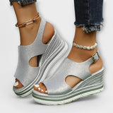 Orthopädische Sandalen in silberfarbenem Glitzer mit Keilsohle und Fersenriemen