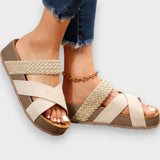 Elegante Sandalen mit offener Zehenpartie, breiten Riemen, geflochtenem Obermaterial und Knöchelkettenriemen, beige