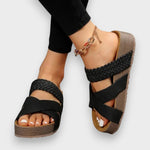 Elegante Sandalen mit offener Zehenpartie, geflochtenen Riemen, Kettenriemen am Knöchel und Keilabsatz, schwarz