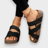 Elegante Sandalen mit offener Zehenpartie, geflochtenen Riemen, Kettenriemen am Knöchel und Keilabsatz, schwarz
