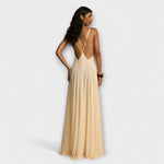 Maxikleid hellbeige mit tiefem Rückenausschnitt, schmalen Trägern und Faltenrock