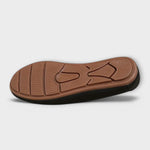 Braune Laufsohle des Lara-Slippers mit Profilstruktur