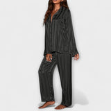 Satin-Pyjama-Set in Schwarz mit Knopfleiste, Langarmoberteil und weitem Hosenbein