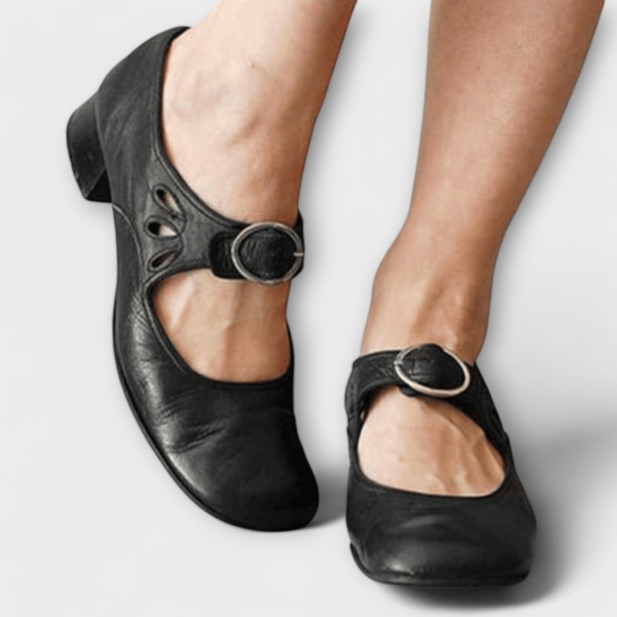 Schwarze Paulina-Leder-Sandalen mit Knöchelriemen und runder Schnalle