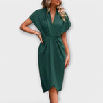 Wickel-Midi-Kleid mit V-Ausschnitt, kurzen Ärmeln und Bindegürtel, dunkelgrün
