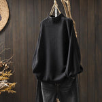 Schwarzer Grobstrick-Pullover mit Stehkragen und geripptem Saum