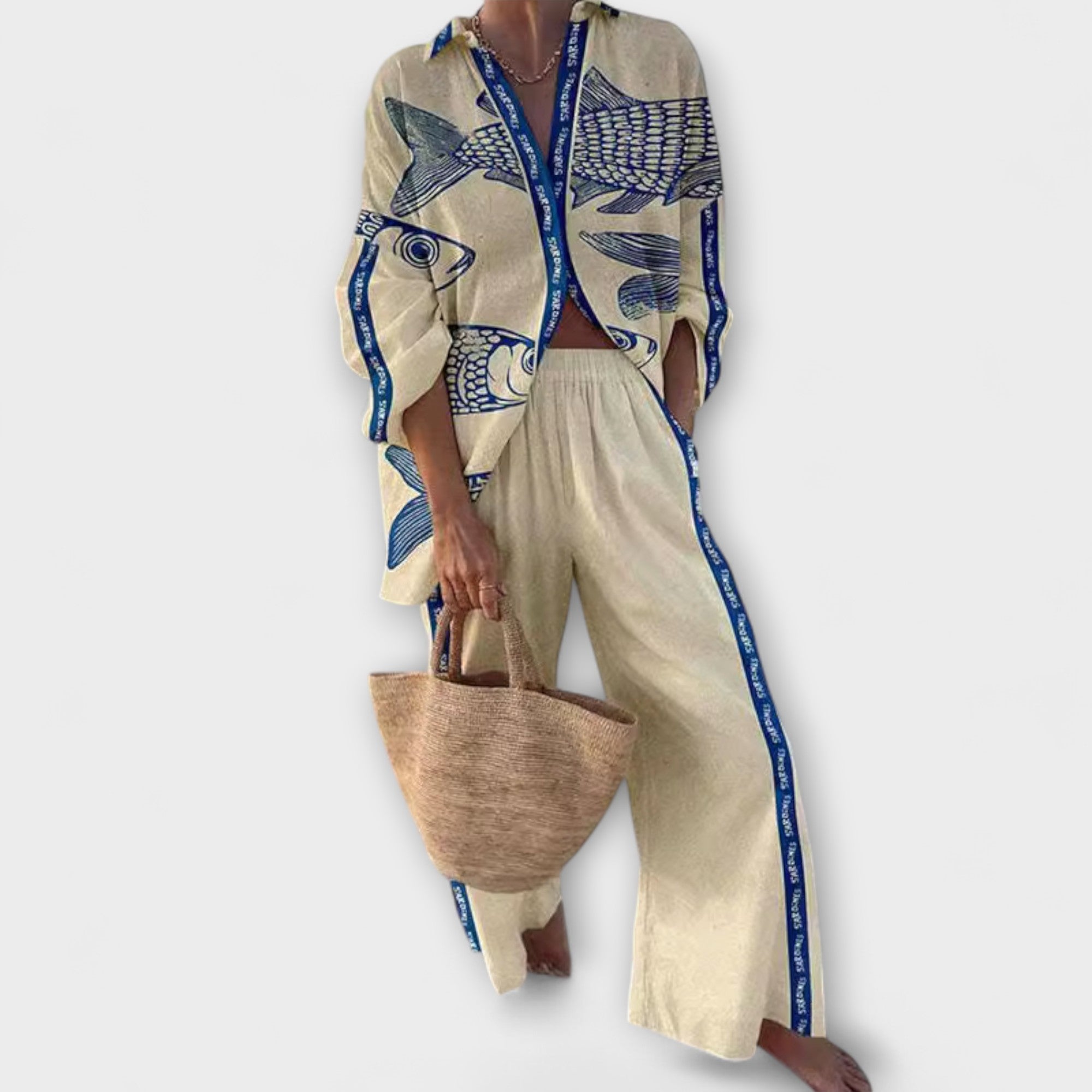 Set: blaue Fischmuster-Bluse mit beiger weiter Hose