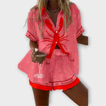 Pallina Set aus rosa Kurzarm-Tunika mit Knopfleiste und passenden Shorts mit Print