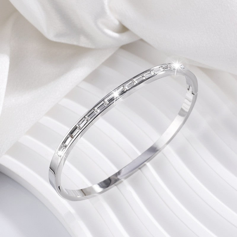Giulietta Farnese Armband aus Weißgold mit rechteckigen Fassungen entlang des Rings
