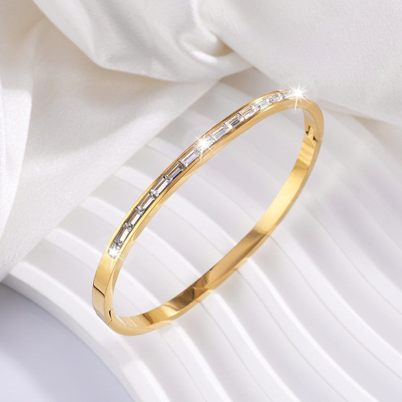 Giulietta Farnese Armband aus Gold mit rechteckigen Fassungen entlang des Rings