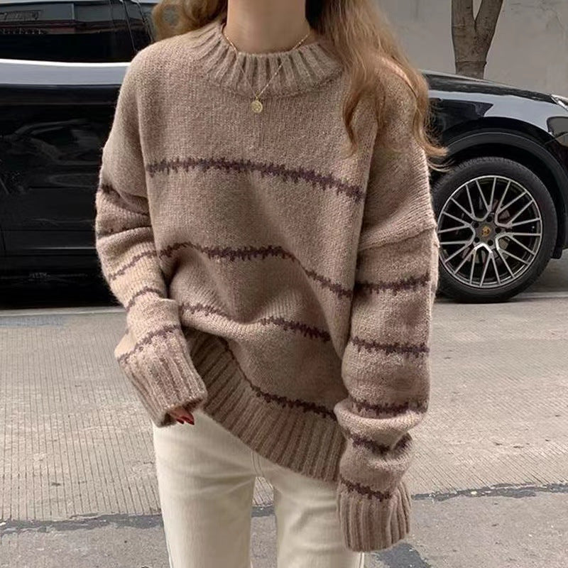 Strickpullover in Braun mit Rippkragen und dunklen Streifen