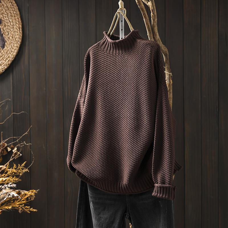 Brauner Grobstrick-Pullover mit Stehkragen und gerippten Bündchen